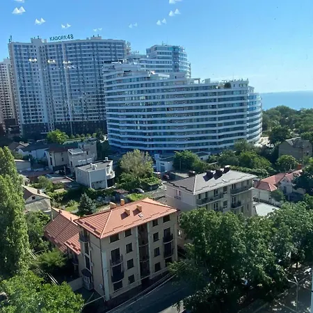 у моря, в районе аркадии вид на море Lägenhet Odessa